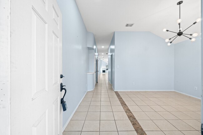 Foto del edificio - 11018 WARATH Oak Ct