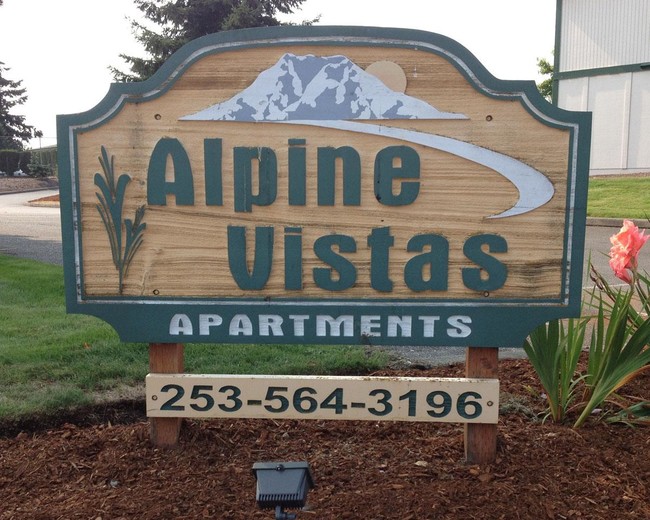 Entrance Sign - Alpine Vistas