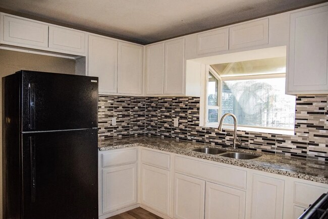 Foto del edificio - 3 Bedroom 2 Bathroom Available Now in Atwa...
