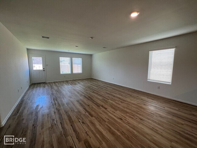 Foto del edificio - 3315 Aster Mdw Wy