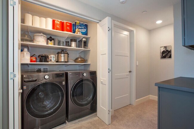 Foto del edificio - 2986 Lina St