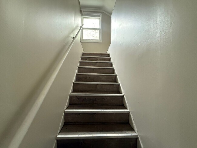 Foto del edificio - Renovated 3-Bedroom Home – We Welcome Sect...