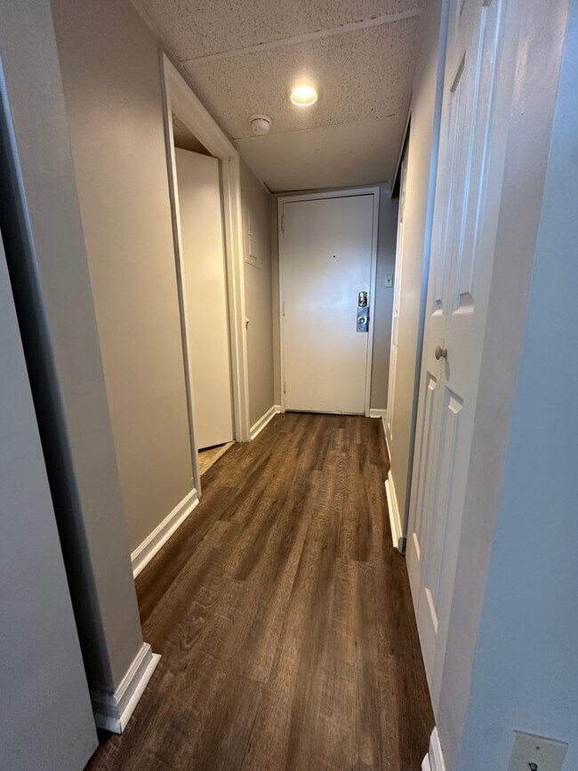 Foto del edificio - Flexible lease length at a great price! Secure this unit for 12 or 18 months @ $1050/month!! Move...