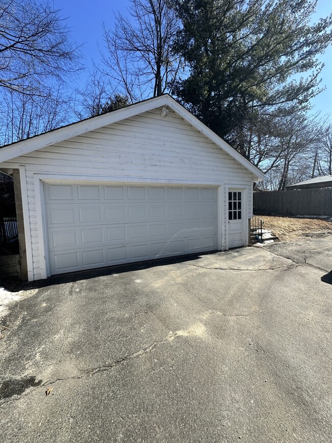 Building Photo - 168 Brightwood Ave