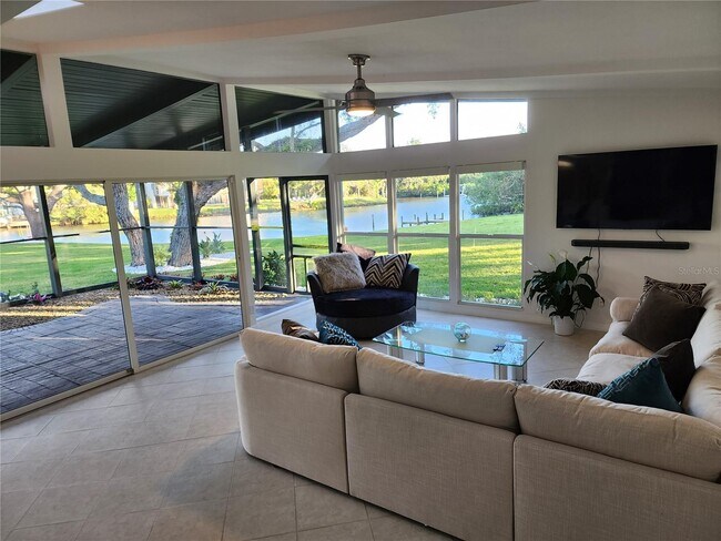 Foto del edificio - 2383 Florinda St