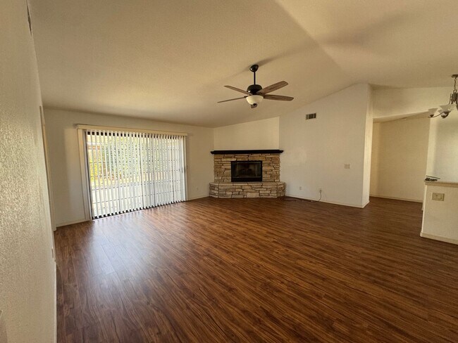Foto del edificio - 1473 Mercer Ct