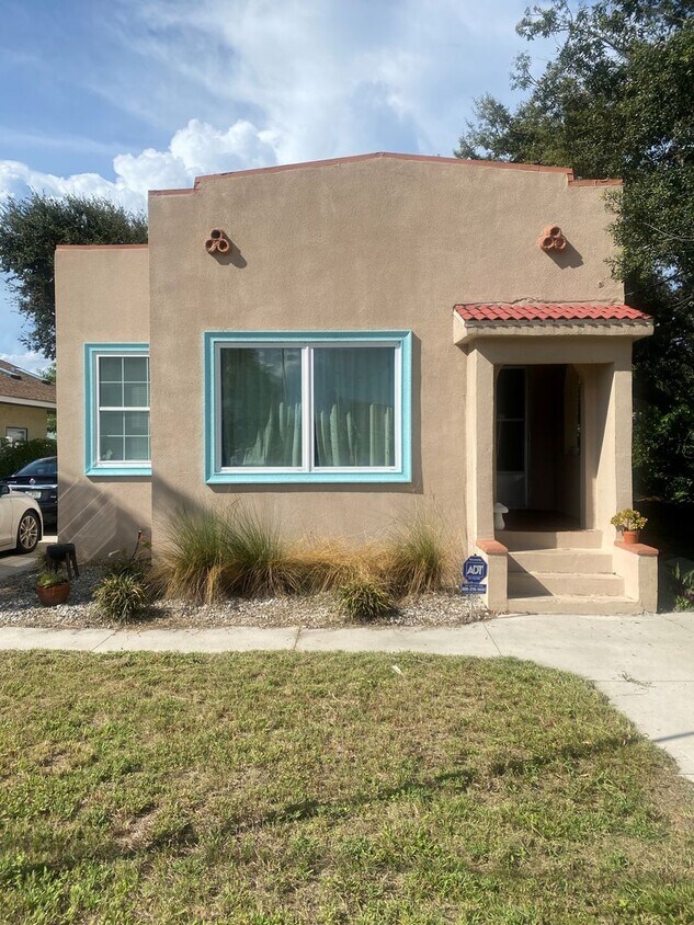 Primary Photo - Adorable 2/1.5 Beachside Bungalow