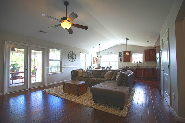 Foto del edificio - 210 Jewel Ct