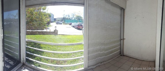 Foto del edificio - 2861 Somerset Dr