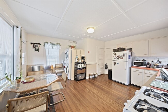 Building Photo - 36 Walnut St