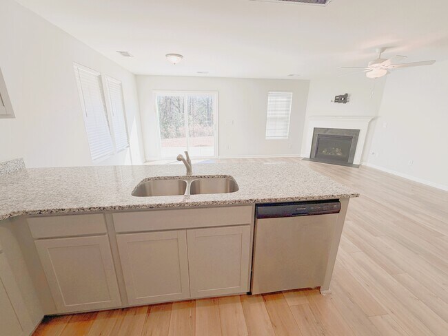 Foto del edificio - 2116 Mapleton Dr