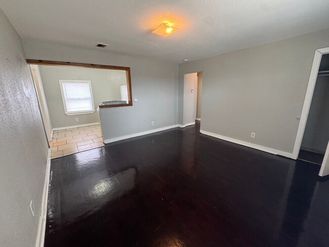 Foto del edificio - 3 Bedroom Home NE OKC