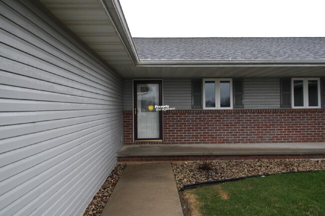 Foto del edificio - 3 Bedroom, 3 Bath Duplex in Greenville