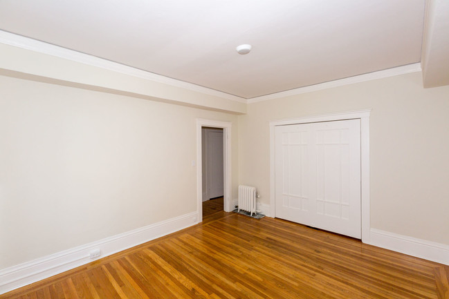 Building Photo - 1035 Sutter St