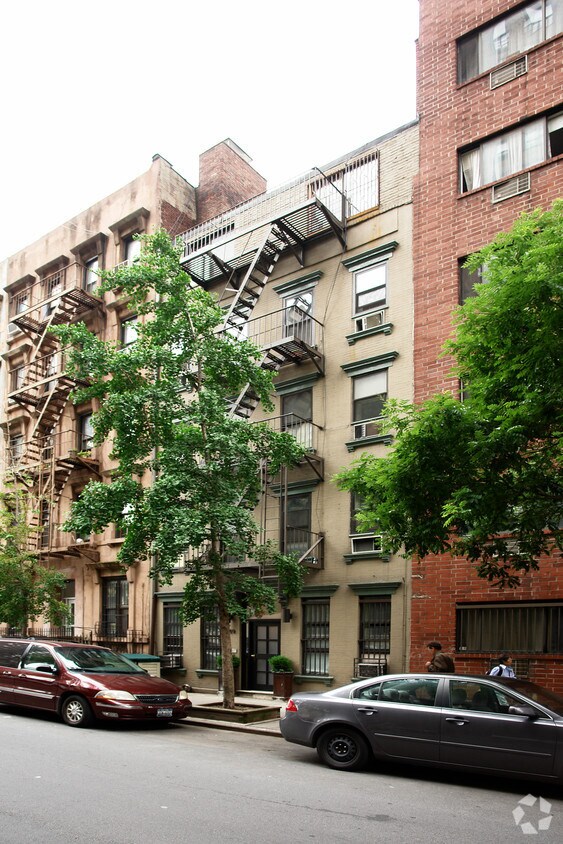 Building Photo - 410 W 25th St