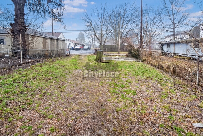 Foto del edificio - 2415 N Oxford St