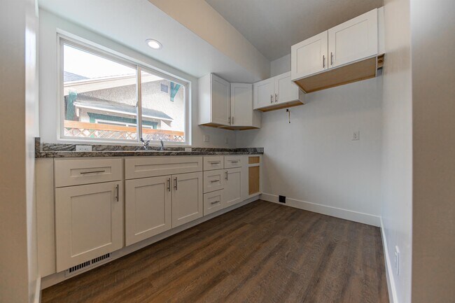 Building Photo - 360 N 200 W