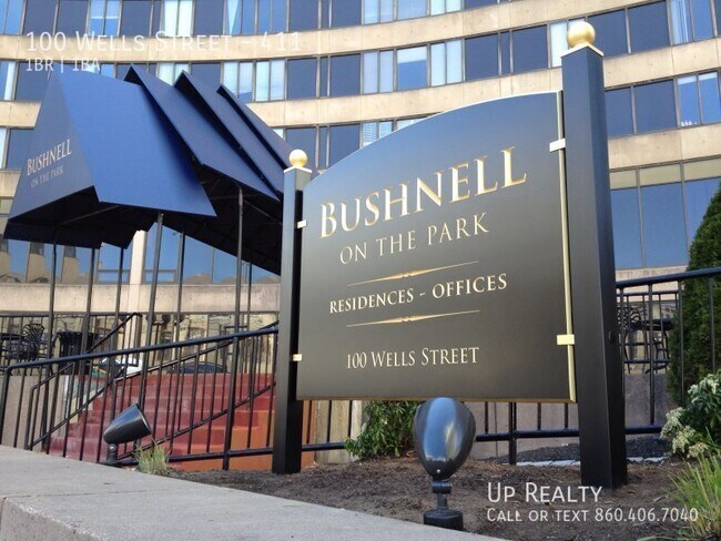 Building Photo - 100 Wells St