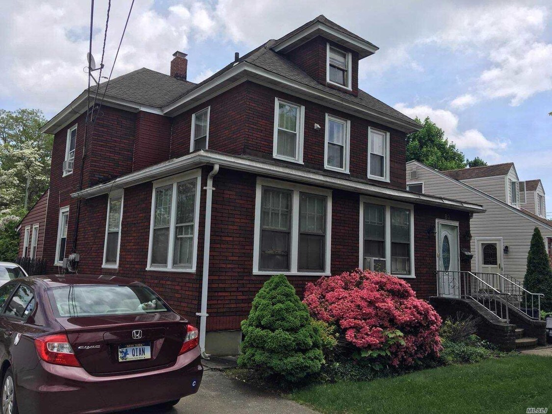 83 St, Hicksville, NY 11801 House Rental in Hicksville, NY