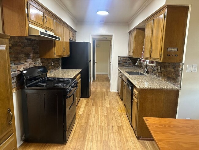 Building Photo - 3+2.5 Stallion Springs COMING SOON!