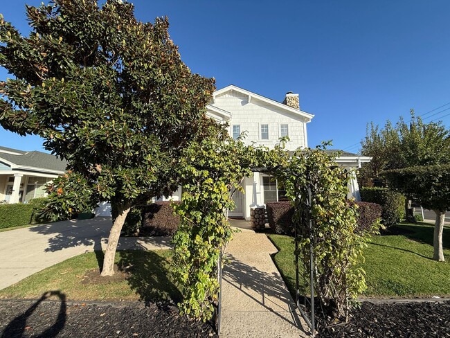 Foto del edificio - Large two story in Rose Hollow neighborhoo...