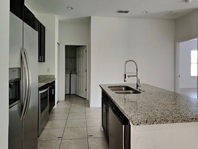 Foto del edificio - 356 Elderberry Ct