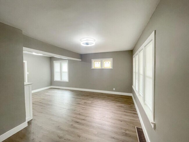 Foto del edificio - 4 Bedroom Single Family