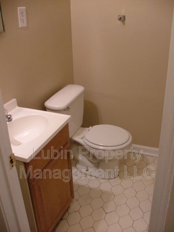 Building Photo - 3464 Dobbin Ferry Ave