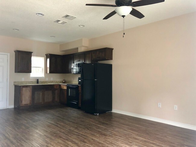 Building Photo - 2108 Cavitt Ave