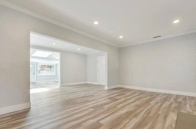 Building Photo - 1110 N Hill Ave