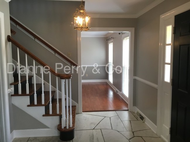 Building Photo - 2223 Waverly Dr