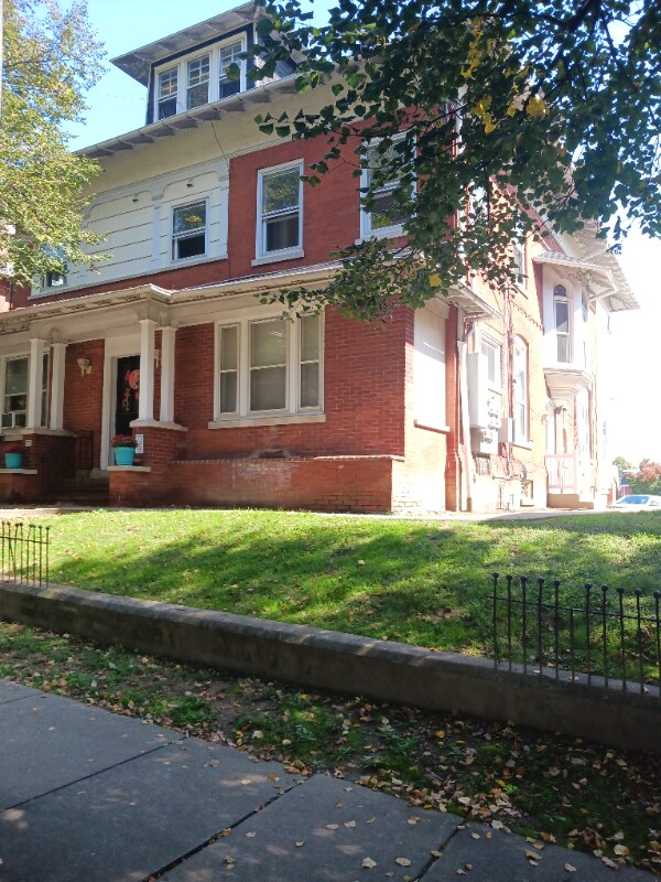 Primary Photo - 49 N West End Ave