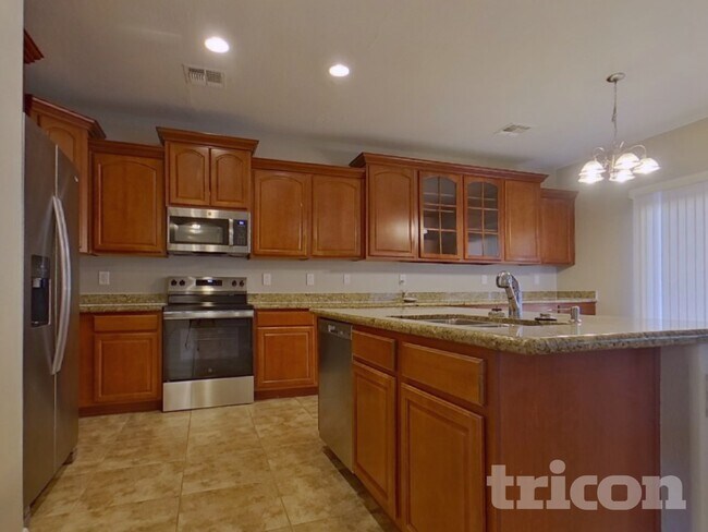 Foto del edificio - 7044 W Branham Ln