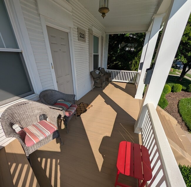 Front Porch - 523 Arbutus Ave SE