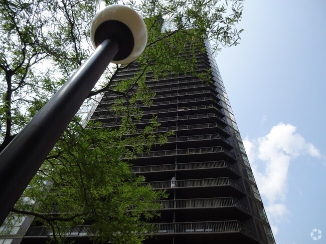 Building Photo - 10 E Ontario St