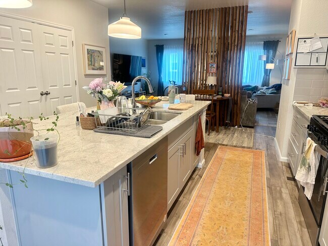 Foto del edificio - 12302 W 56th Ln