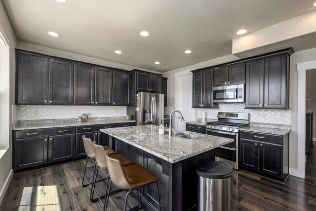 Building Photo - Beautiful Home In Clinton Area!
