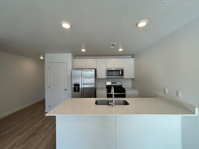 Building Photo - Available Now!! Brand New LONG VALLEY Town...