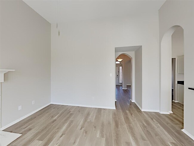 Building Photo - 800 Crooked Creek Ln