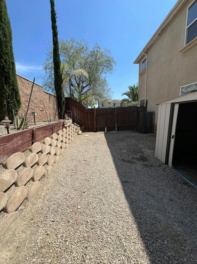 Foto del edificio - 23990 Hollingsworth Dr