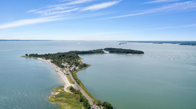 Premier Location: Minutes to Tod's Point Beach - 1465 E Putnam Ave