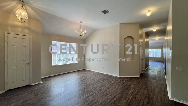 Building Photo - Wonderful 4/2/2 in Eagle Mt-Saginaw ISD Fo...