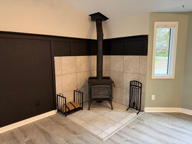 Foto del edificio - Lovely Single Level Rambler with Custom Finishes and Pet Friendly!