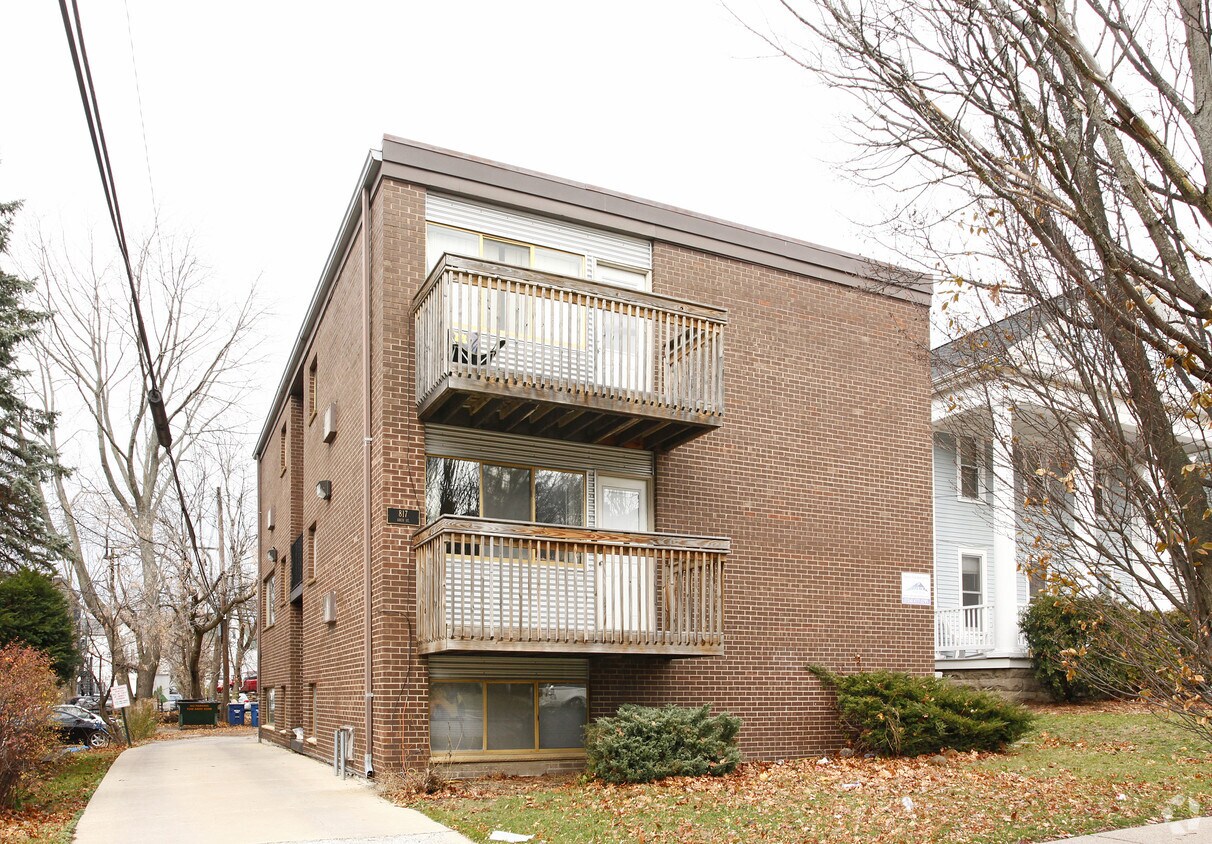 Primary Photo - 817 Arch St