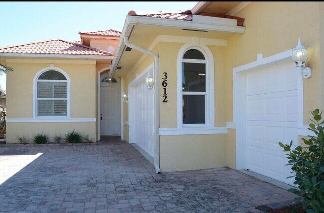 Photo - 3612 Grove Ct House