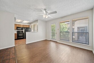 Building Photo - 2110 Rio Grande St