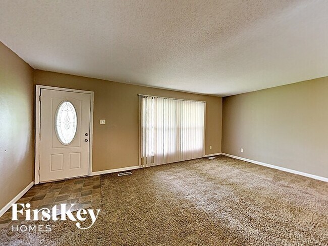 Foto del edificio - 6680 Foxshire Dr