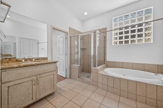 Building Photo - 5018 Lillian St