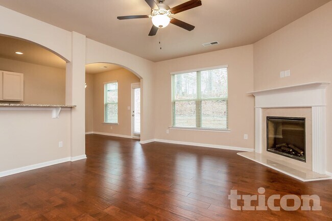 Building Photo - 216 Stillwood Dr