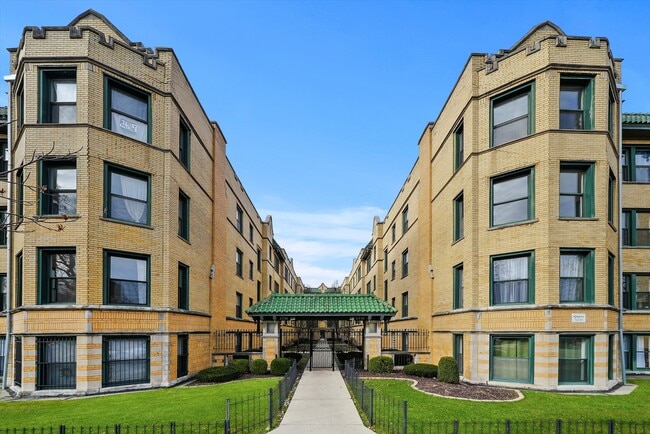2330-2338 N Spaulding Ave